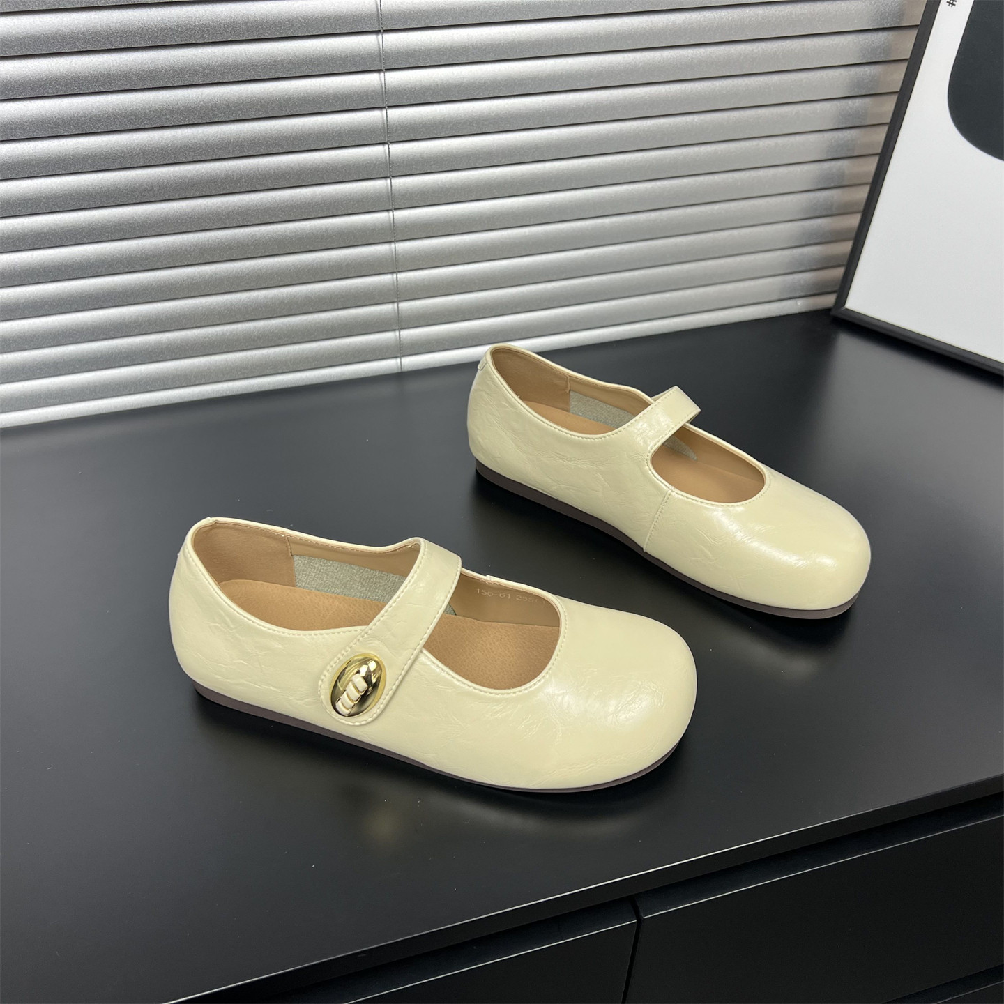 法式简约玛丽珍鞋女2026春季新款一字扣浅口魔术贴平底百搭通勤鞋,女鞋,浅口单鞋,淘宝优惠券,粉丝福利购,淘宝优惠卷