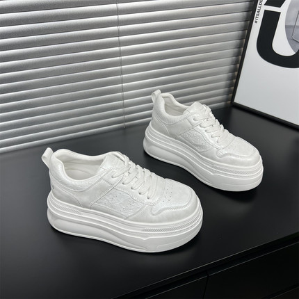 真皮小个子小白鞋女2026春季新款增高7厘米松糕鞋百搭休闲运动鞋