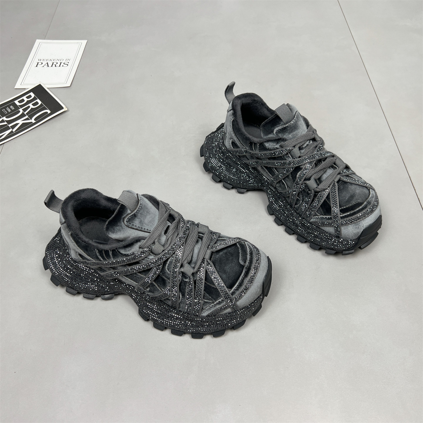 阳光绒水钻绑带厚底老爹鞋女2026冬季新款加绒增高洋气运动休闲鞋