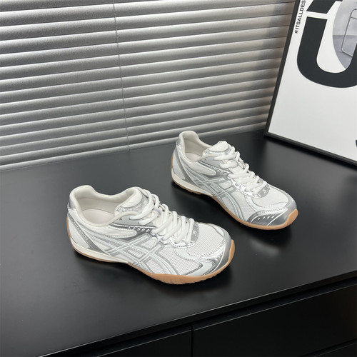 网面透气轻便防滑百搭休闲运动鞋