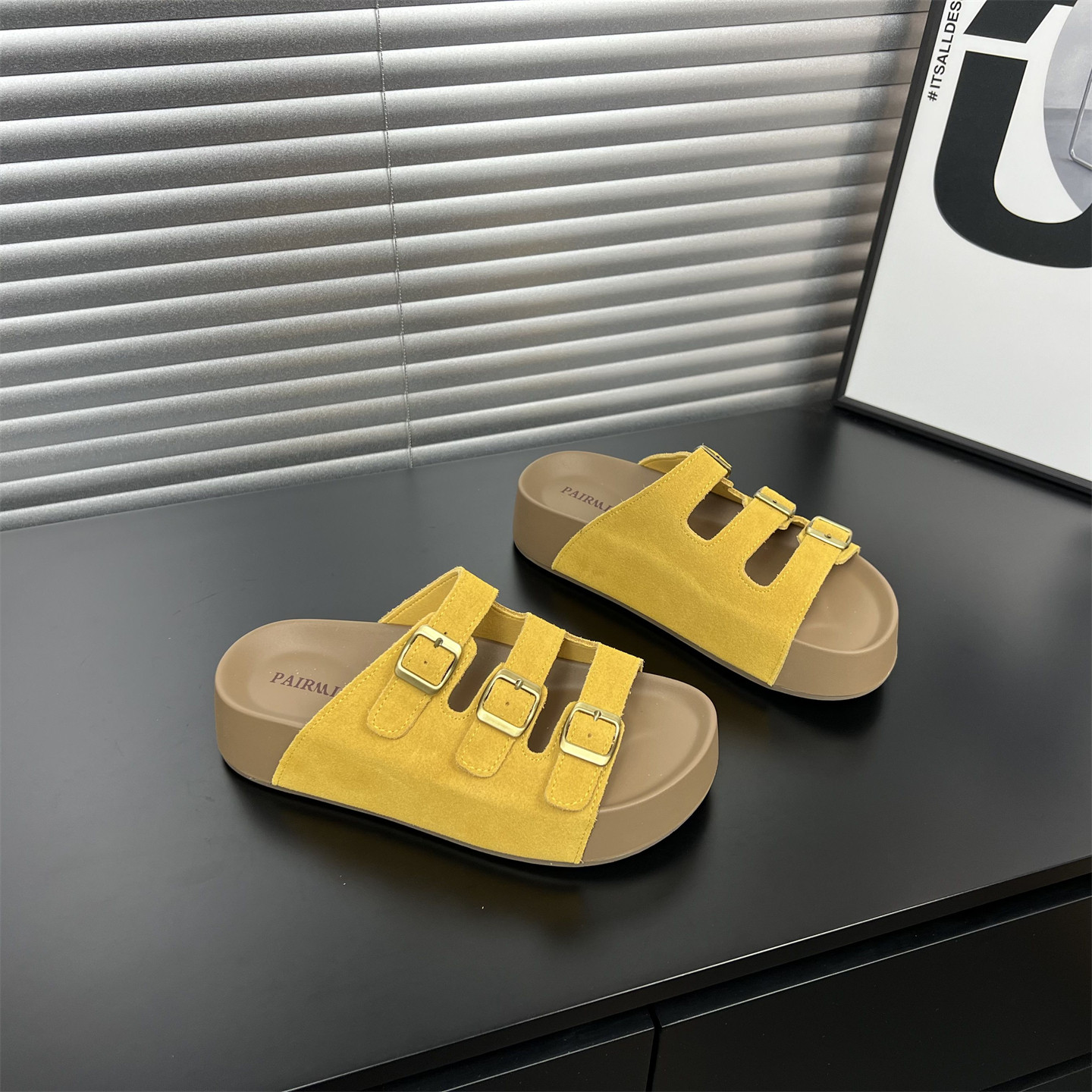 真皮厚底勃肯一字拖鞋女外穿2026夏季三皮带扣镂空防滑休闲凉拖