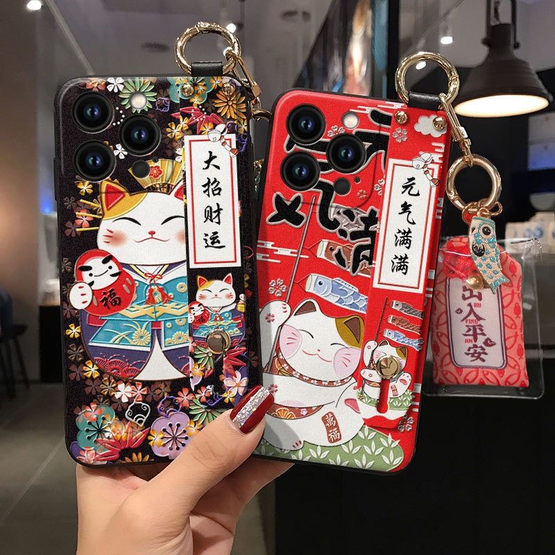 元气猫浮雕适用于iPhone17/16/15/14/13/11手机壳苹果12/11promax腕带16plus好运16promax平安袋se招财xsmax