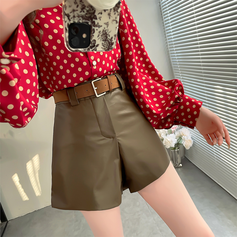 PU皮高腰显瘦靴裤卡其色短裤女