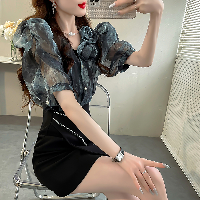 花朵装饰V领欧根纱衬衫女上衣