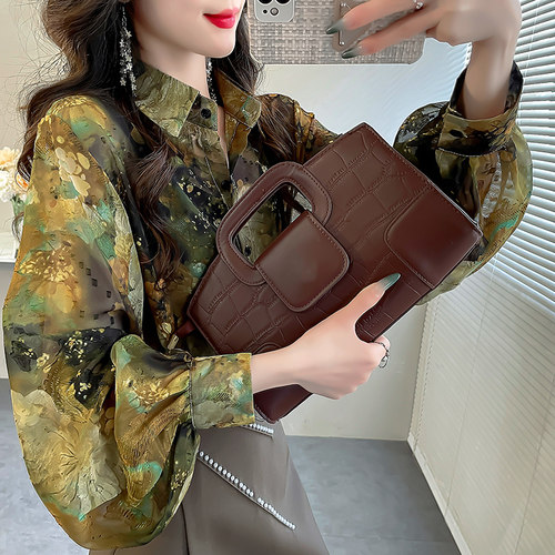 别致印花绿色刺绣衬衫女显瘦设计