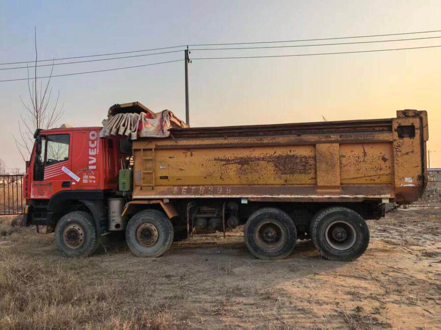 4月23日东营市车牌号码鲁EF8299上汽红岩牌重型自卸货车一辆网络拍卖公告