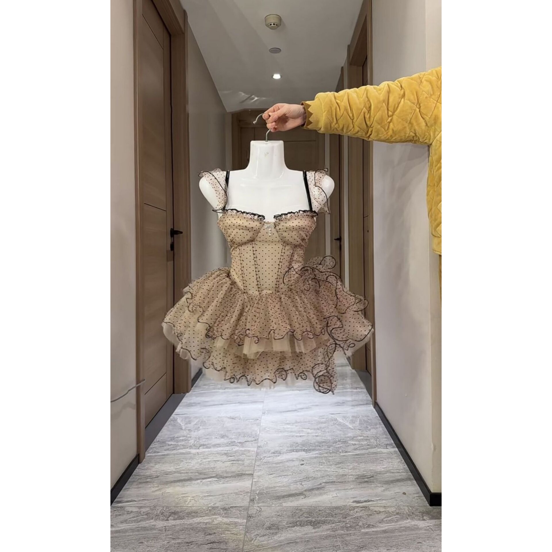 公主风波点连衣裙女抹胸无袖蕾丝蓬蓬裙设计感减龄夜店短裙吊带裙