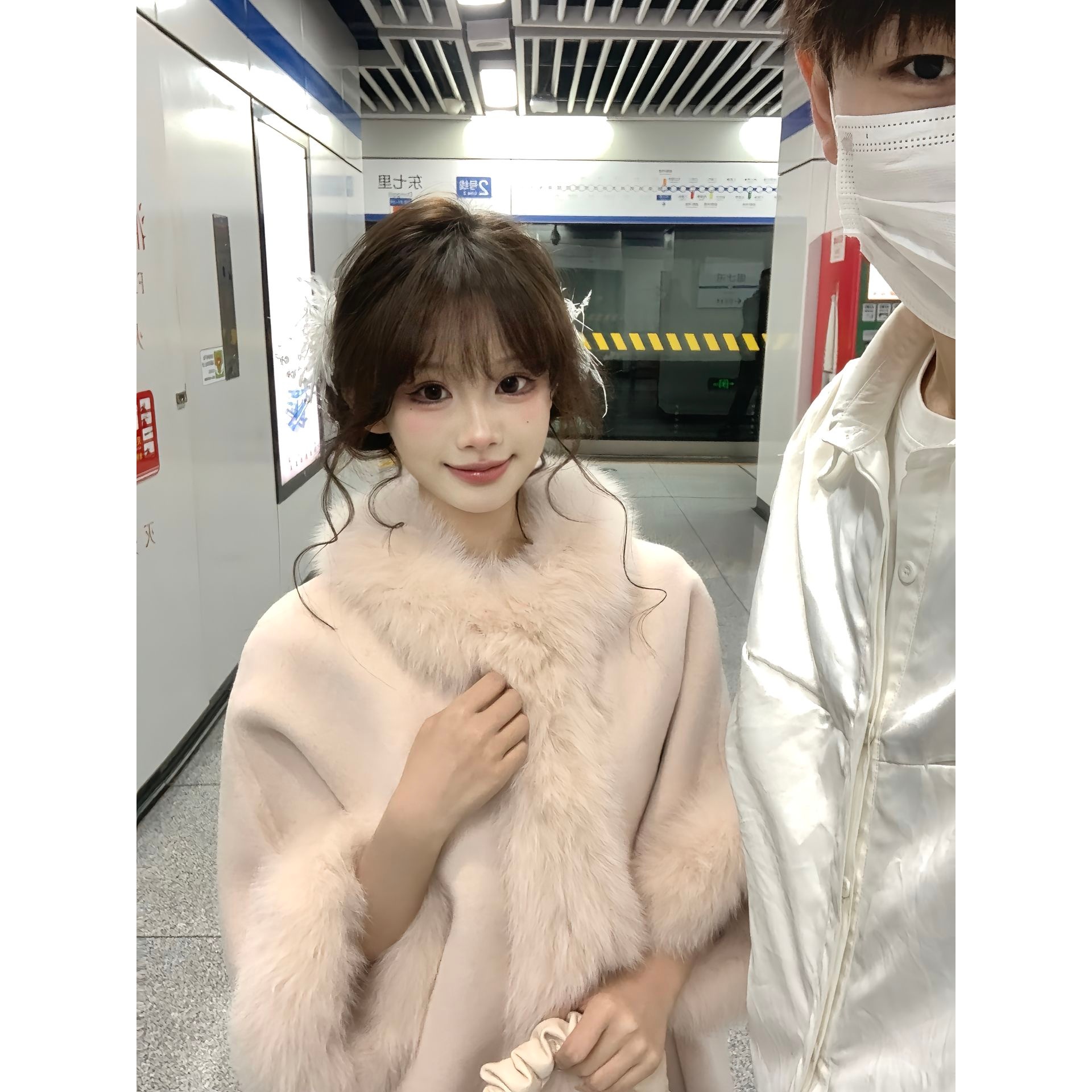 富家千金粉色气质狐狸毛毛领斗篷皮草大衣女轻奢时尚百搭皮草外套