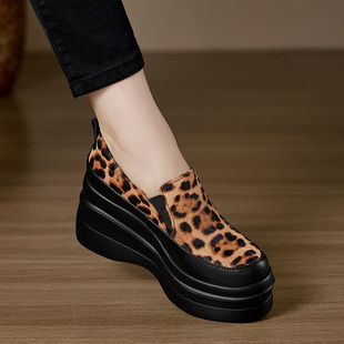松糕底豹纹一脚蹬休闲鞋 新款 2024秋冬季 头层牛皮坡跟深口高跟单鞋
