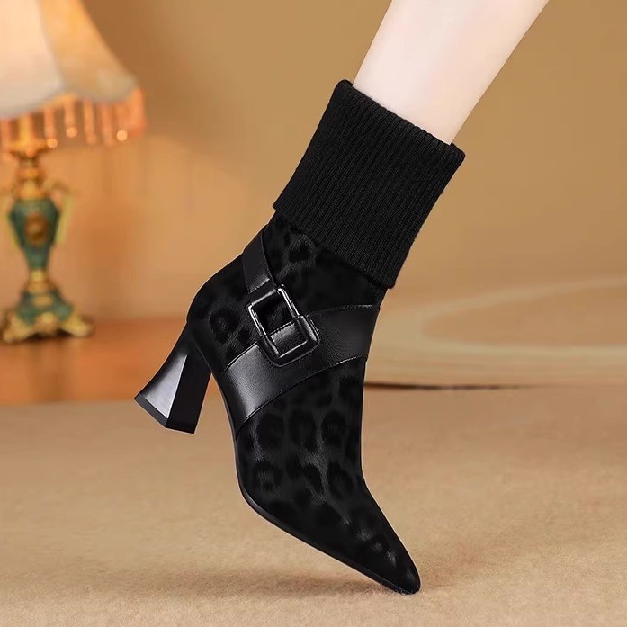 头层牛皮加绒瘦瘦靴弹力靴2024新款秋冬季高跟短靴粗跟尖头女靴