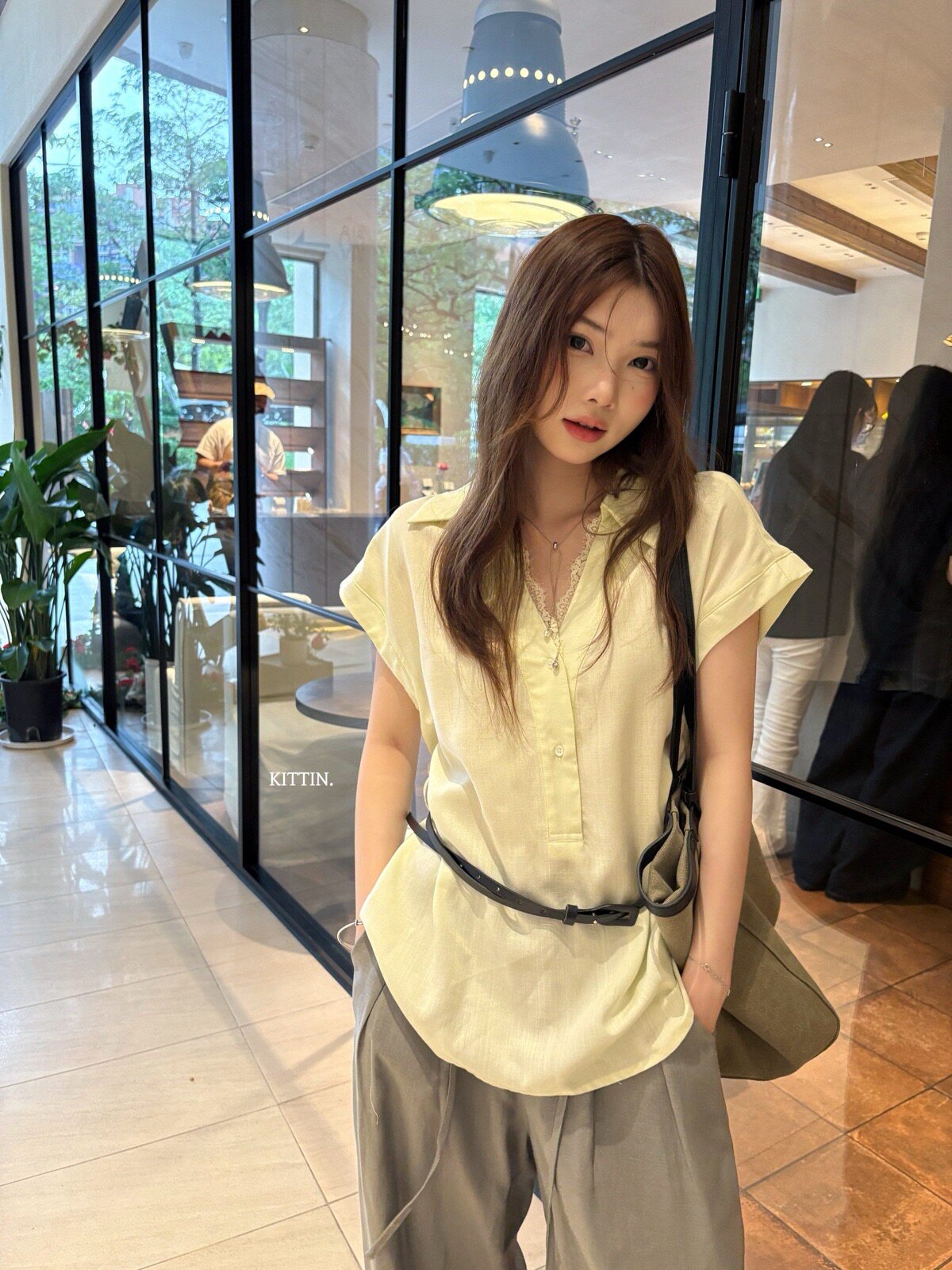 韩系百搭高智慵懒风蕾丝拼接v领莱赛尔短袖小衫衬衫 法式上衣