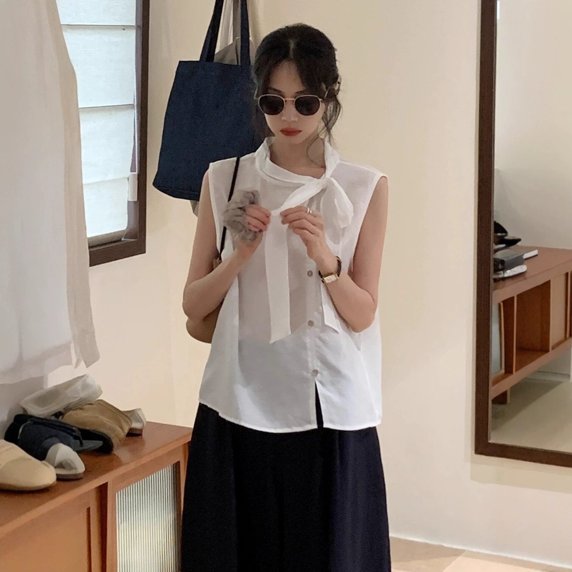 法式上衣女2026夏季新款欧货设计感领口绑带斜扣无袖衬衫