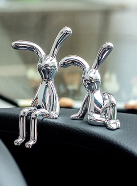 网红电镀坐姿长耳兔子摆件高档高级感客厅汽车桌面家居装饰品
