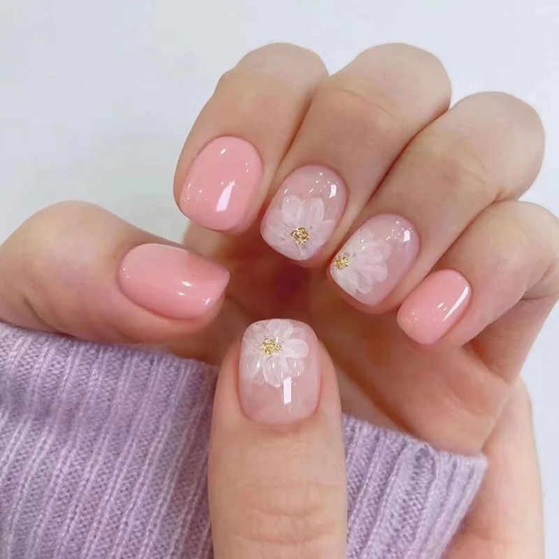 24Pcs White Ice Camellia Short False Nails Art Light Pink Sw