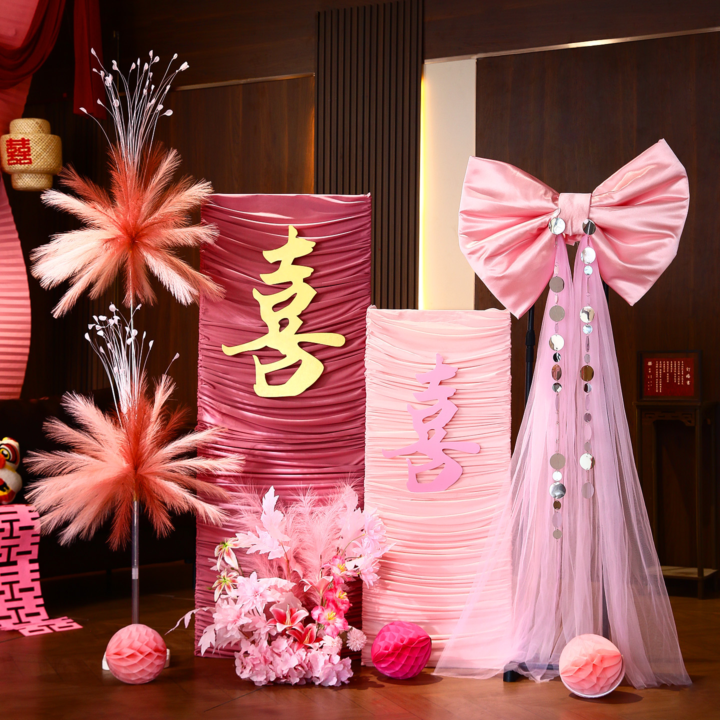 粉色婚房纱幔晨袍拍照道具客厅