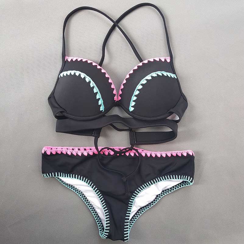 新大胸薄杯聚拢显胸比基尼美背性感三点式温泉度假泳衣三角bikini