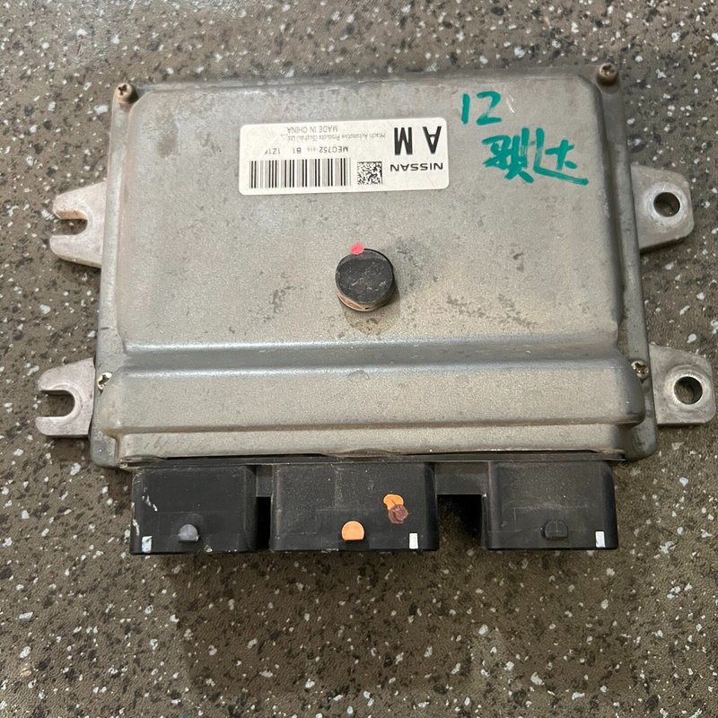 12年骐达原装发动机电脑板,型号MEC752-010 B1,--议价商品