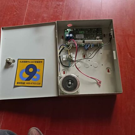 江森自控Tyco泰科DSC防盗报警主机PC1864，带机箱电--议价商品