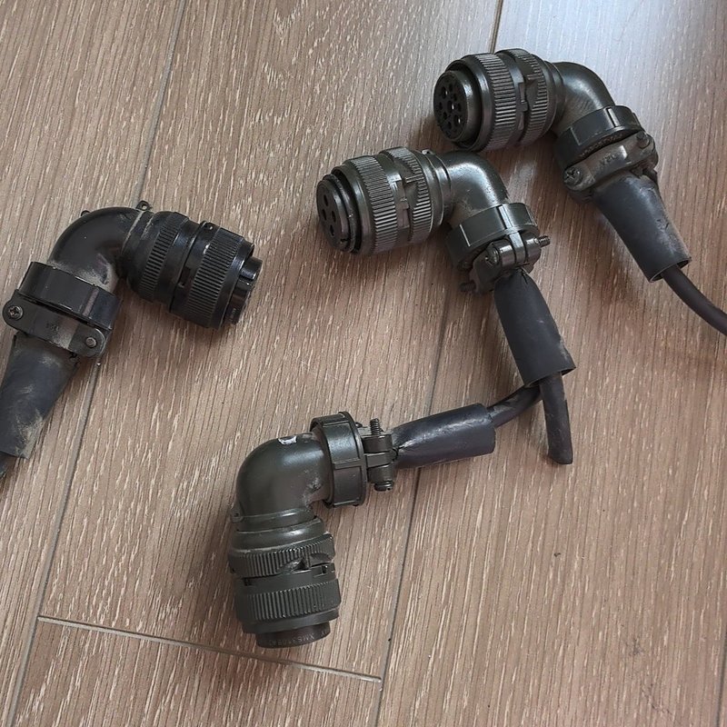 伺服动力接头,有四个,两套,一共70元包邮。具体型号--议价商品