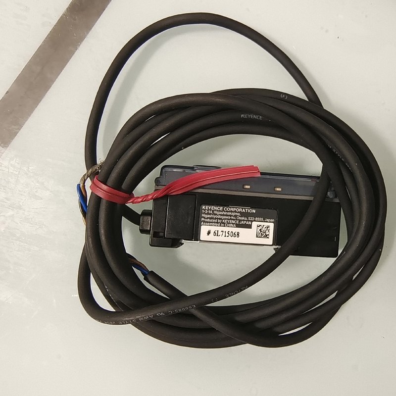 全新基恩士光纤放大器FS-V11 没包装,保存的时候--议价商品