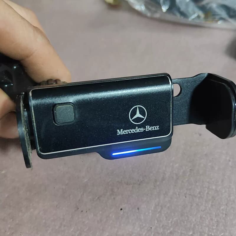 奔驰车载支架,型号JR-ZS218。一个,--议价商品