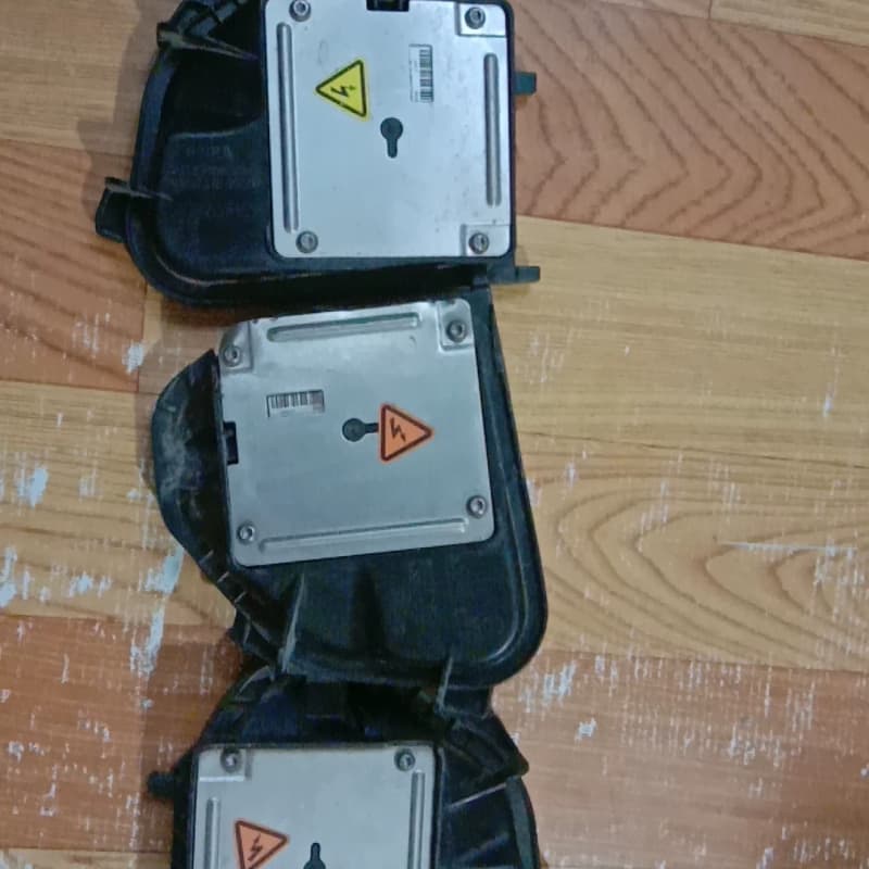 老款迈腾b6大灯随动转向模块,原车灯拆下来的,需要的联系。--议