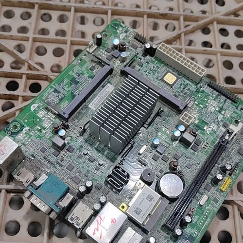出1块 台式机主板 支持AMD接口--议价商品