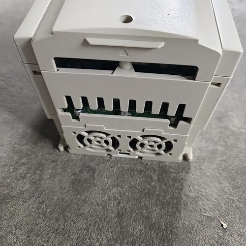 东元变频器7300CV JNTHBCBA0003BC-U，2--议价商品