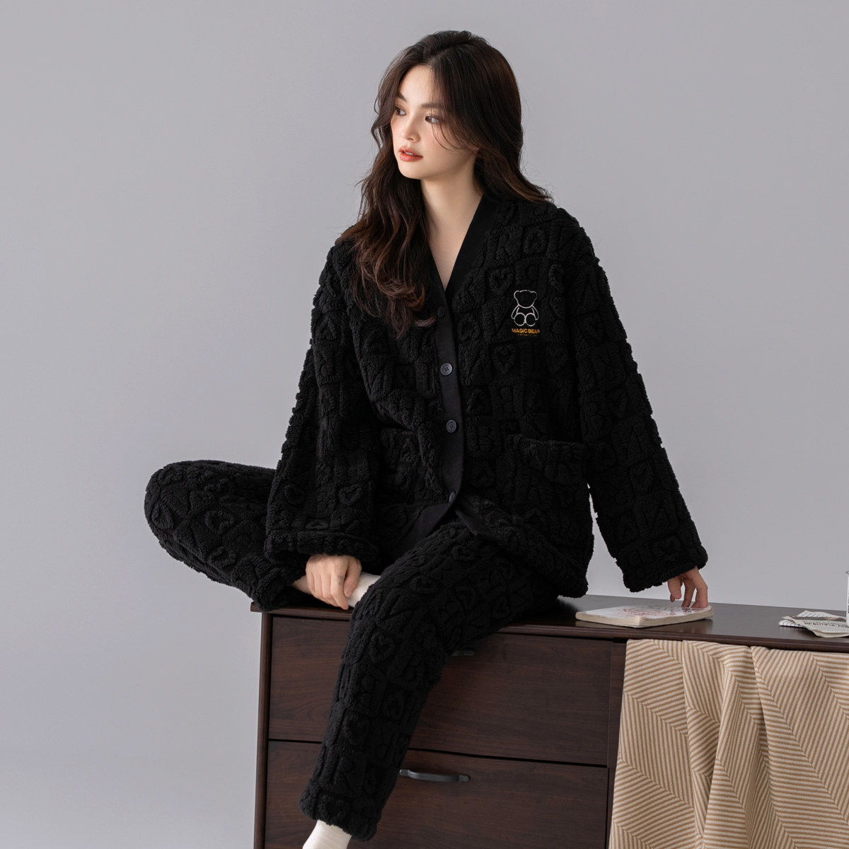 睡衣女款秋冬季加厚珊瑚绒保暖黑色套装法兰绒韩版可爱小熊家居服