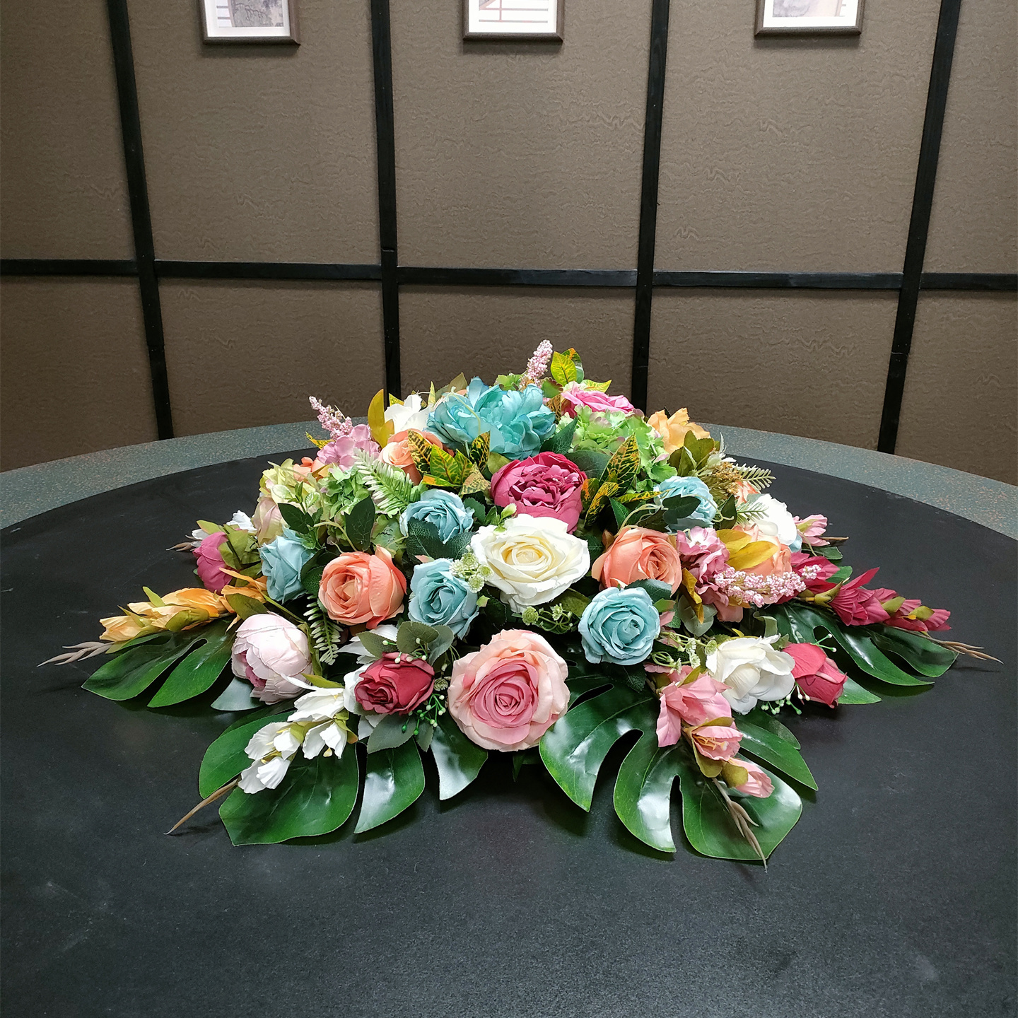 酒店圆形大餐桌摆放装饰花艺转盘摆放插花饭店餐厅摆放仿真花摆台