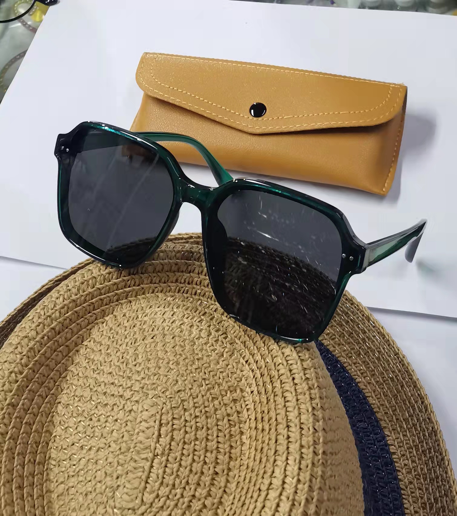 时尚平面GM墨镜中大号尺寸开车防紫外线TR轻偏光太阳镜配盒