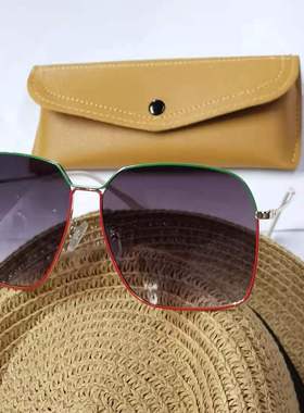 墨镜时尚风年轻款太阳镜送男女