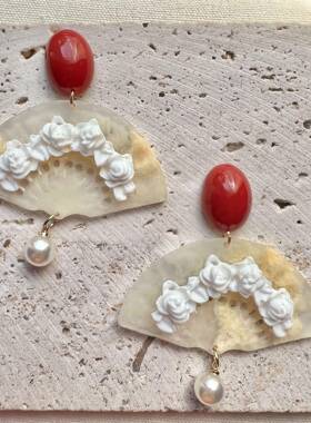 红色撞色淡黄色百搭小众国风复古烟雾感晕染浮雕花朵扇子耳钉耳夹