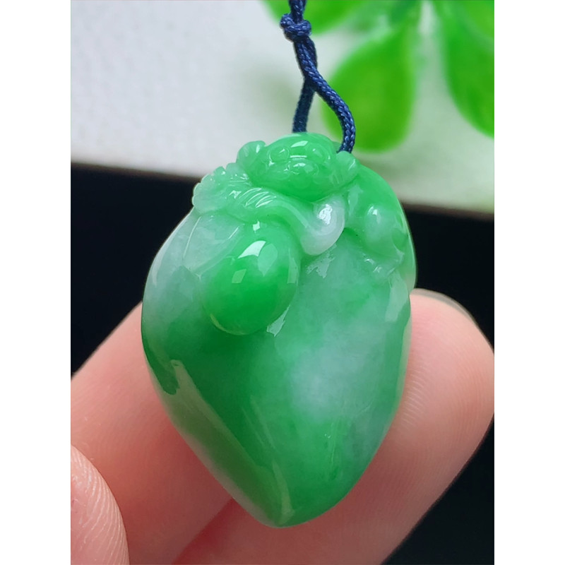 缅甸天然A货玉石翡翠 老坑冰种 手工精雕 阳绿寿桃吊坠