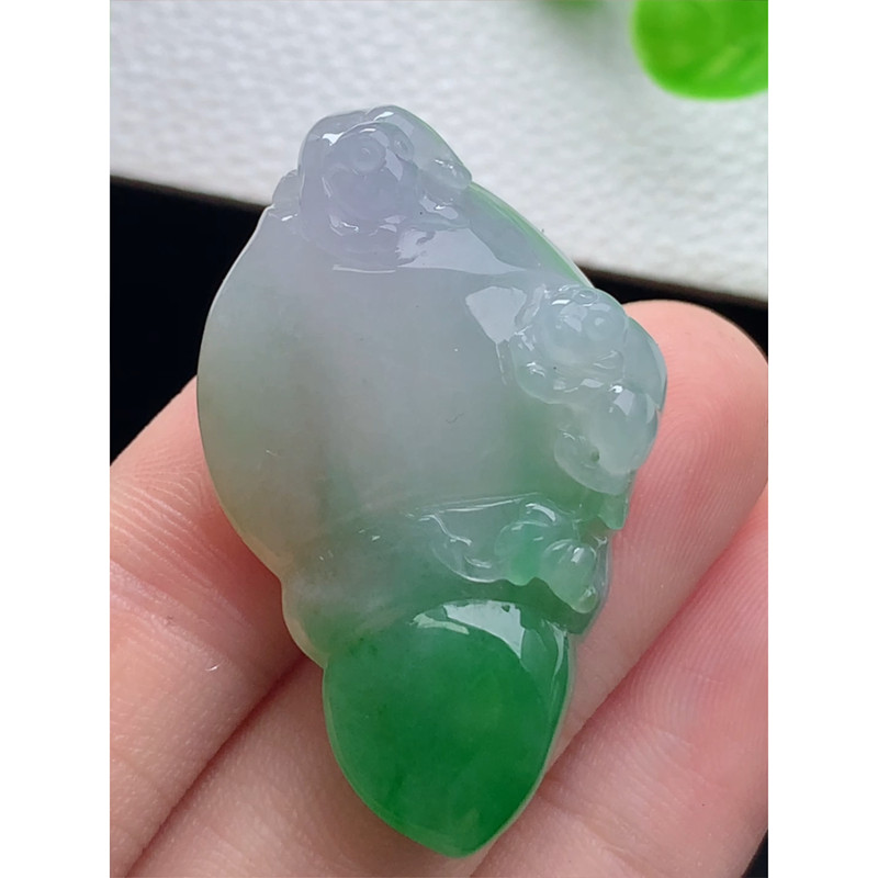 缅甸天然A货玉石翡翠 老坑冰种 手工精雕 飘阳绿钱袋呱呱来财吊坠