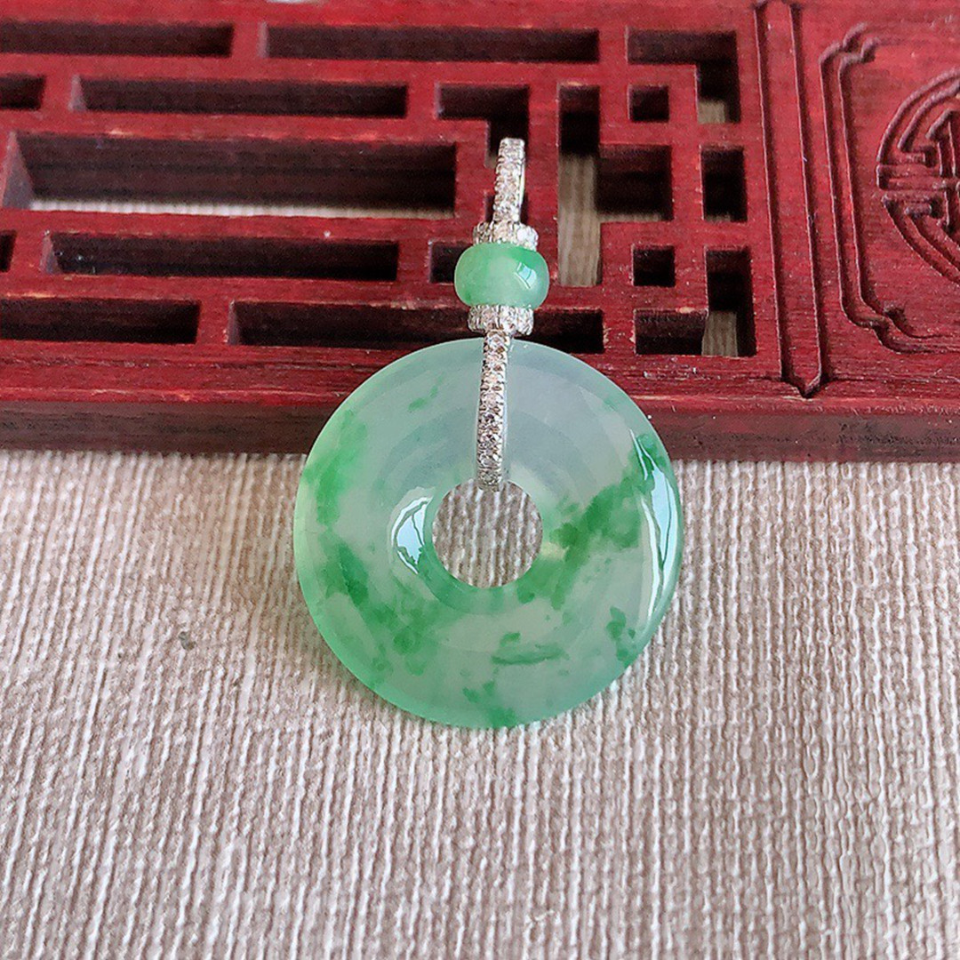 缅甸天然A货玉石翡翠 老坑冰种 手工精雕18K金伴钻飘花平安环吊坠