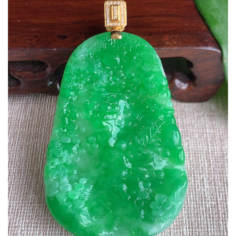缅甸天然A货玉石翡翠老坑冰种18K金伴钻镶嵌飘阳绿意境山水牌吊坠