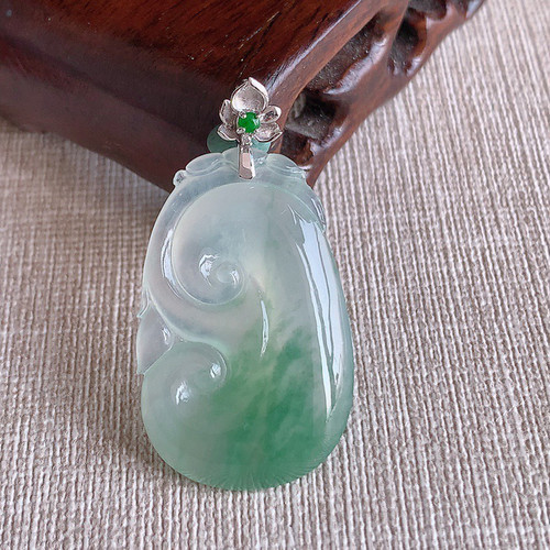 缅甸天然A货玉石翡翠 老坑冰种 手工精雕 18K金镶嵌飘花如意吊坠