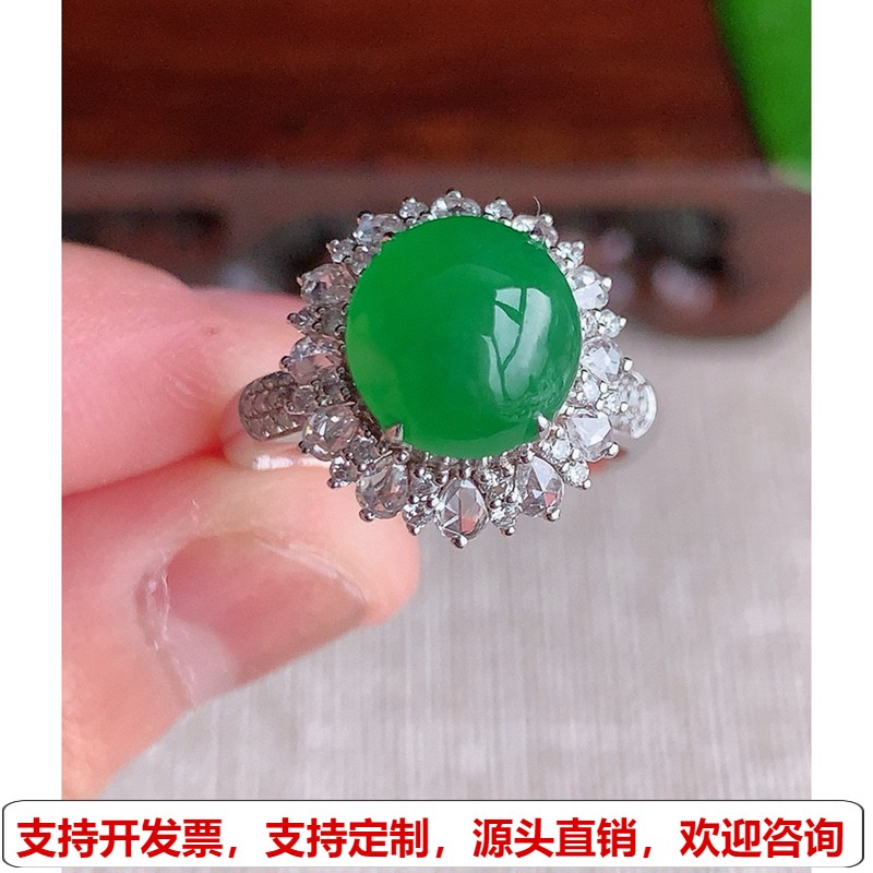 缅甸天然A货翡翠精雕老坑冰种18K金伴钻镶嵌阳绿蛋面戒指圈口17.6