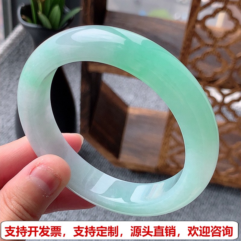 缅甸A货天然翡翠老坑冰种飘绿厚装正装正圈手镯60-61大圈口 完美