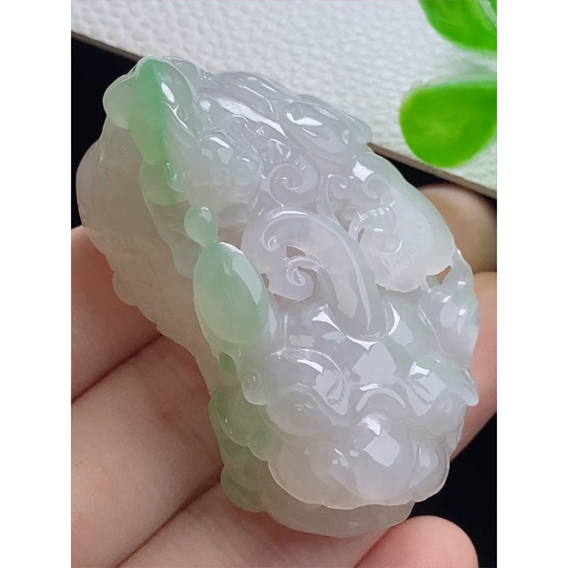 缅甸天然A货玉石翡翠 老坑冰种 手工精雕 飘绿貔貅吊坠