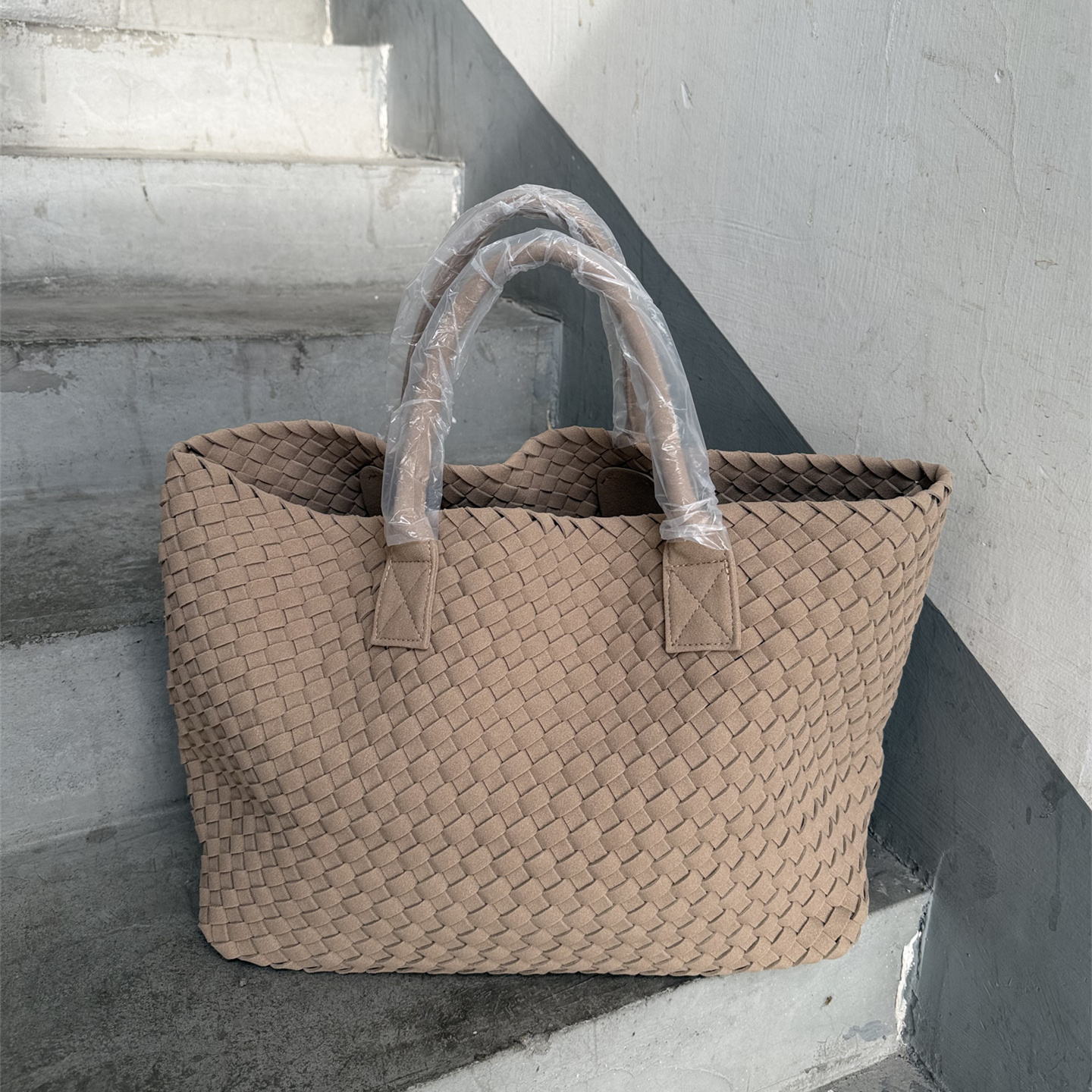 慵懒大容量通勤绒布手工编织包