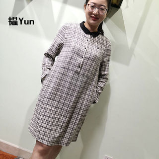 YUN韫正品2019秋季新品女装POLO领半开扣裙子磨绒格子长袖连衣裙