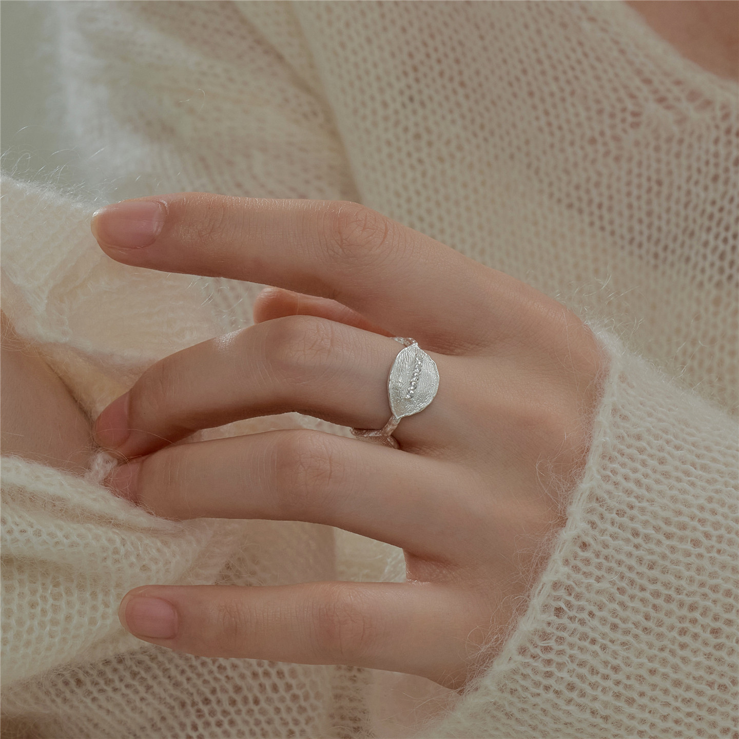 梵灵纯银叠光叶隙戒指