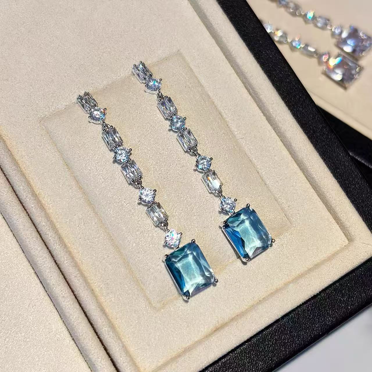 许我耀眼同款蓝色方糖锆石耳环