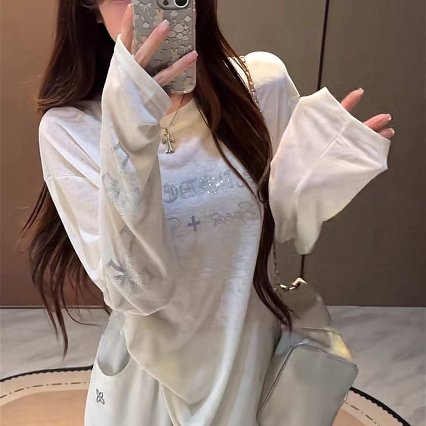 梵文十字架重工烫钻薄款长袖T恤女夏季小众宽松显瘦设计感防晒衫图片