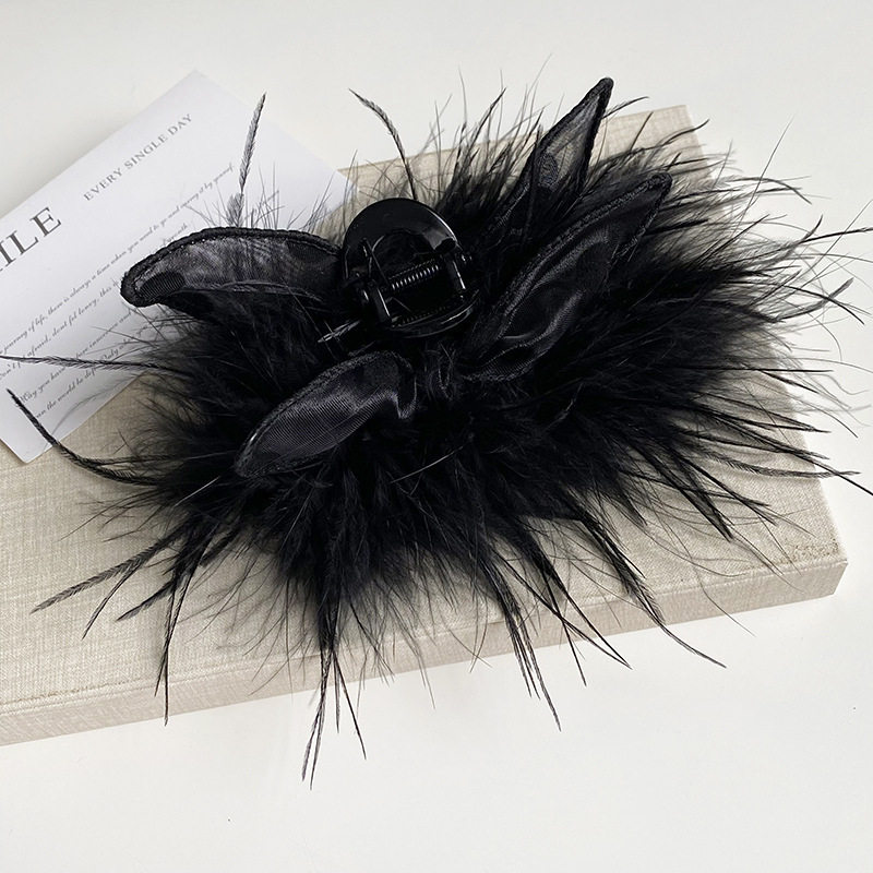 黑色羽毛抓夹大号毛毛发夹女后脑勺高级感毛绒鲨鱼夹子头饰纯欲风