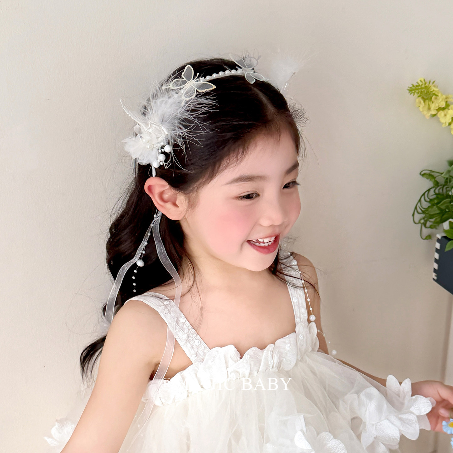 超仙白色羽毛蝴蝶飘带珍珠发箍儿童六一表演生日头饰女童花童头饰