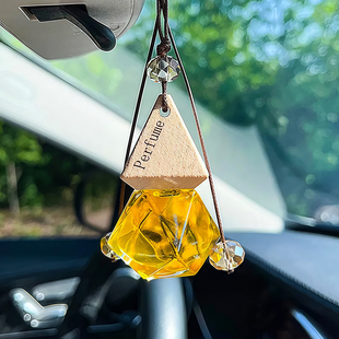汽车香水挂件后视镜香薰挂饰高档持久淡香男女式专用车载菱角吊坠