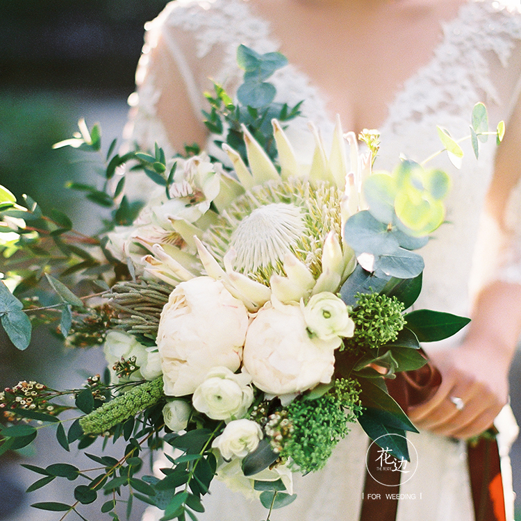 花边THEBESIDE  婚礼婚纱照拍摄新娘手捧花 白绿色系清新自然风格